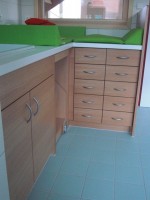 Wickeltisch in Buche furniert